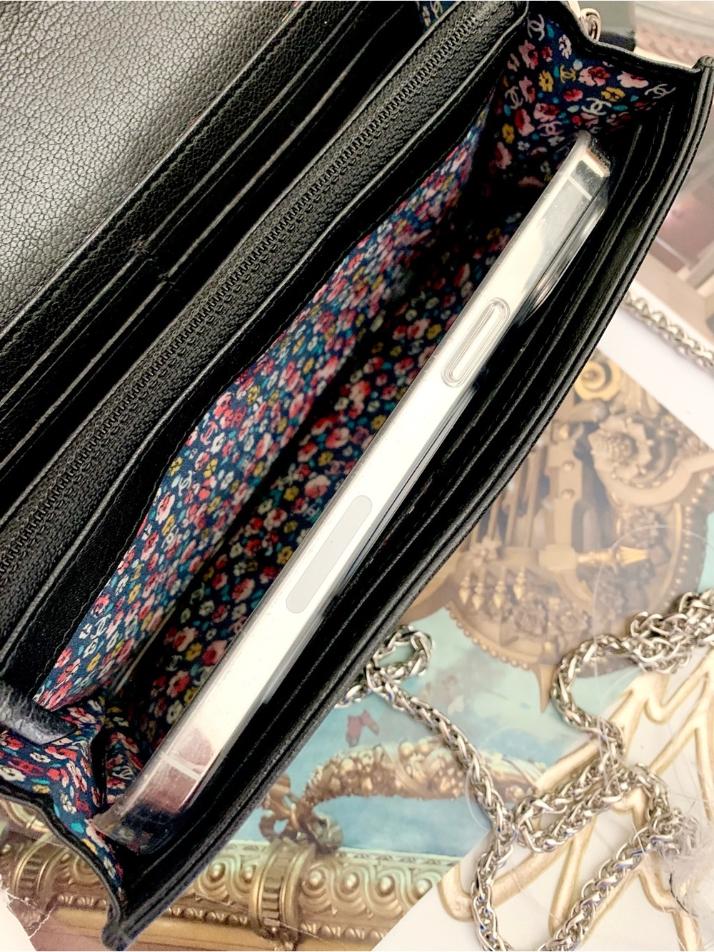 Chanel Lucky Clover Motif Wallet - Picture 5 of 16